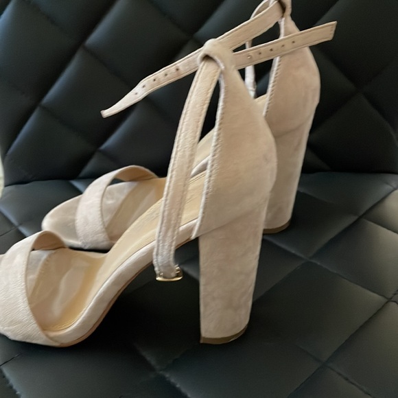 •HEELS• - Picture 3 of 6